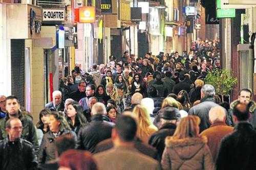 El primer diumenge de rebaixes culmina una setmana amb vendes similars a l'any passat