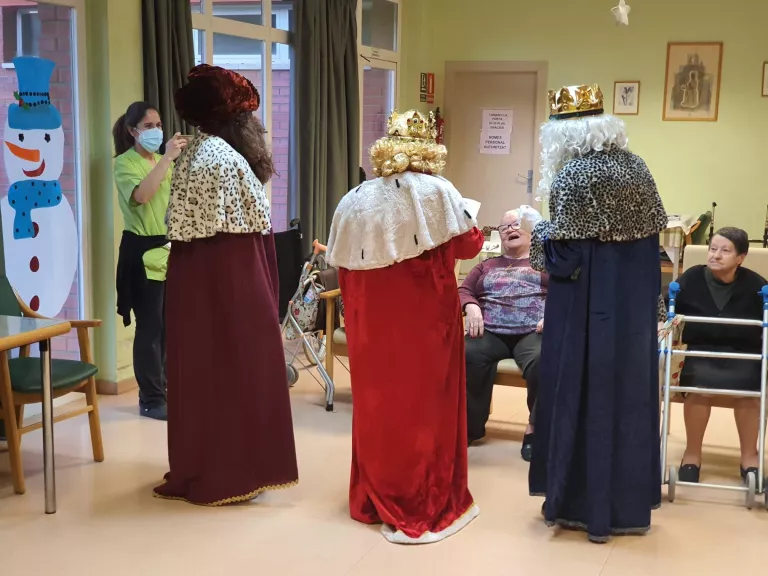 Els Reis Mags porten les vacunes de la Covid-19 al Palau d'Anglesola