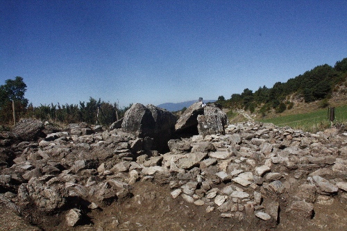 Restes humanes de 4.500 anys en un dolmen a l’Alt Urgell