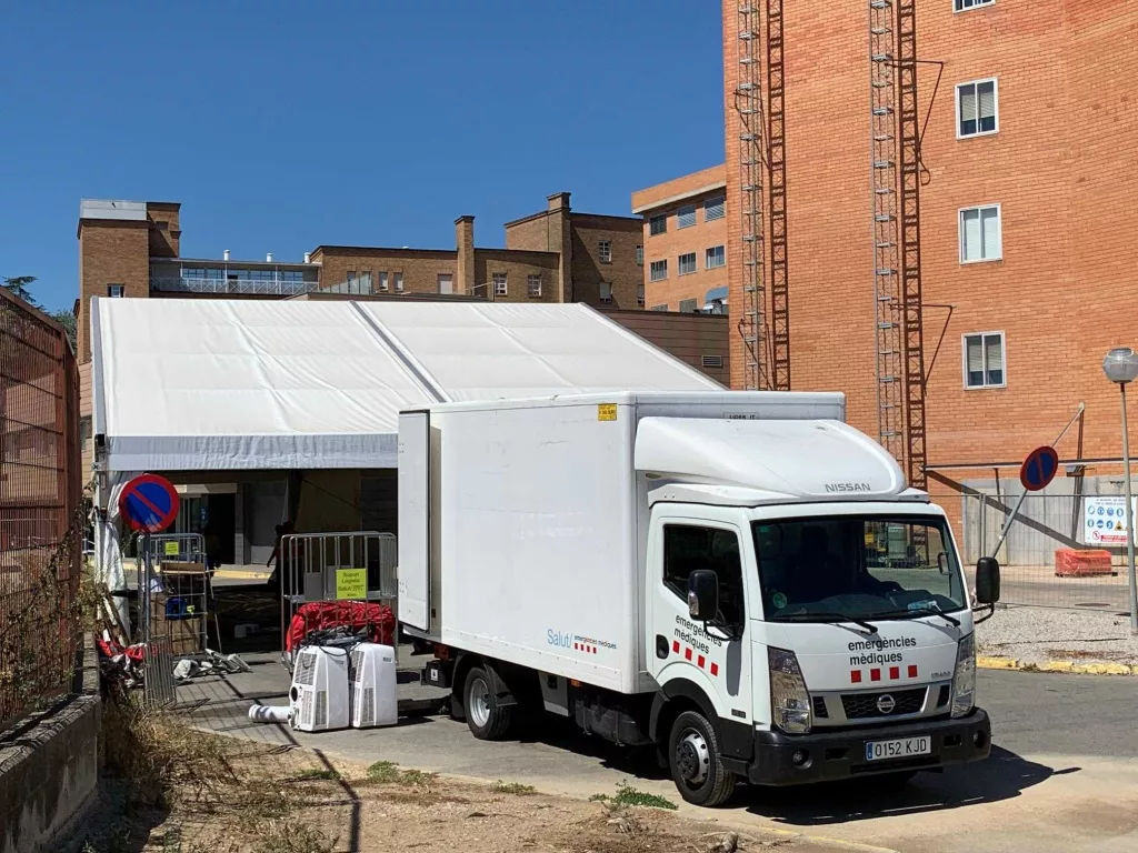 ⏯️ L'Arnau substitueix la carpa per quatre mòduls prefabricats i inicia obres de l'hospital annex
