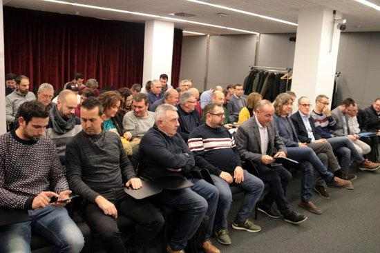 Ajuntaments i organitzacions agràries reclamen crèdits tous per a la fruita dolça i un pla per sensibilitzar la població