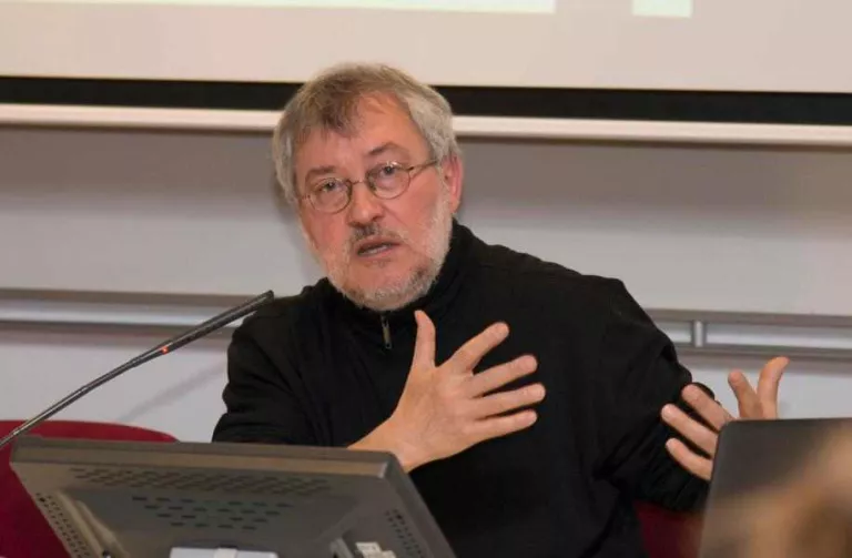 "No podem actuar contra el canvi climàtic si no ho fem contra el sistema"