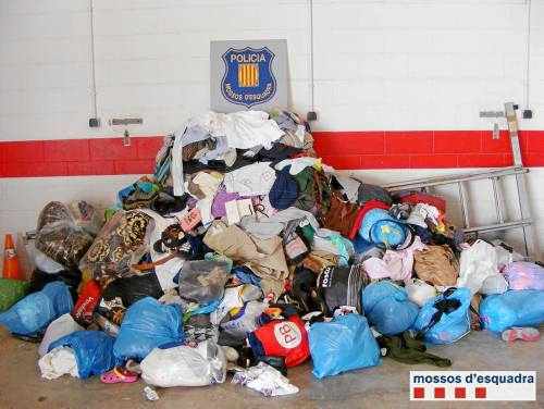 Tres detinguts per sostraure roba en dos contenidors de recollida a Les Borges