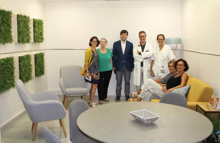 L’Arnau de Vilanova estrena una sala per millorar l’atenció als pacients oncològics