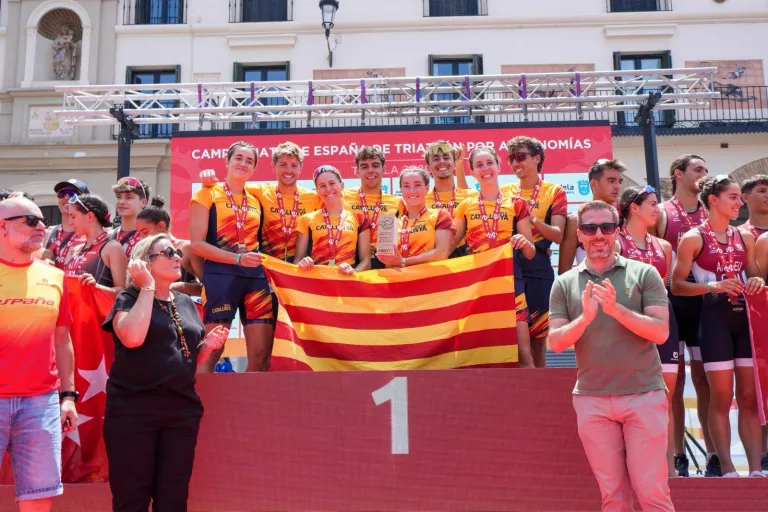 Anna Onieva, de Vilanova de Segrià, es proclama campiona d’Espanya de triatló amb la selecció catalana