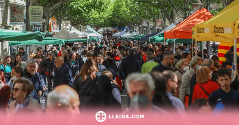 ▶️ GALERIA: Sant Jordi torna a omplir de roses i llibres els carrers de Lleida