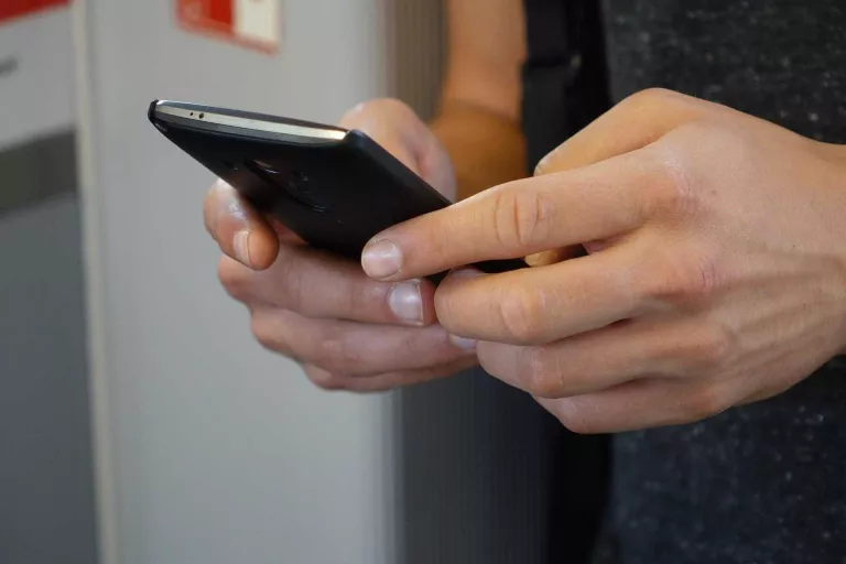 Demanen 14 anys de presó per violar una dona a Almenar, gravar l'agressió i enviar el vídeo per WhatsApp