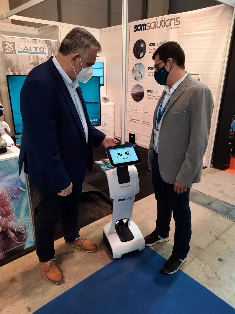 Som care, robots intel·ligents per tenir cura de les persones grans que viuen soles