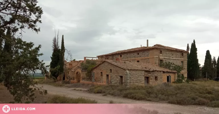 Salvem Cal Macià alerta que la meitat de la casa de Vallmanya ja s'ha esfondrat