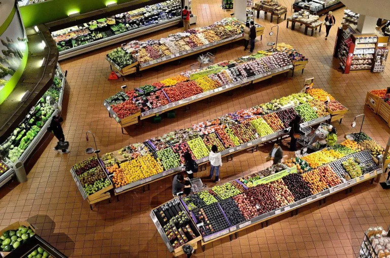 Una cadena de supermercats lleidatana inaugura la seva primera botiga a Corbins
