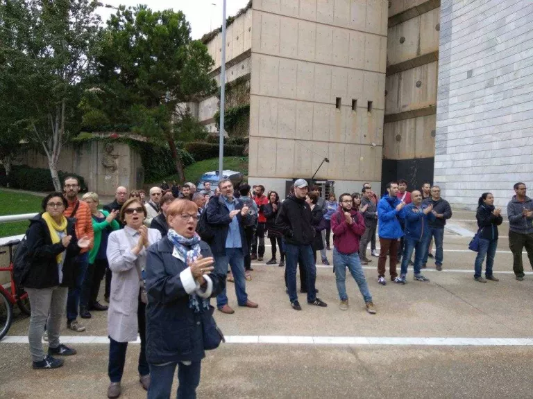 Concentració als jutjats en solidaritat amb un imputat per homenatjar un independentista