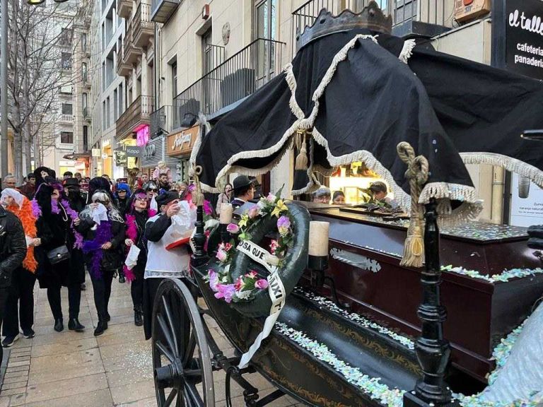 El Carnaval de Lleida 2025 s'acomiada amb l'Enterro de la Sardina