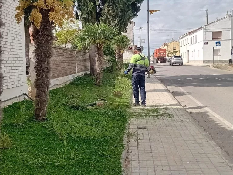 Sucs rep aquesta setmana el pla intensiu de neteja i manteniment del programa Barri a Barri