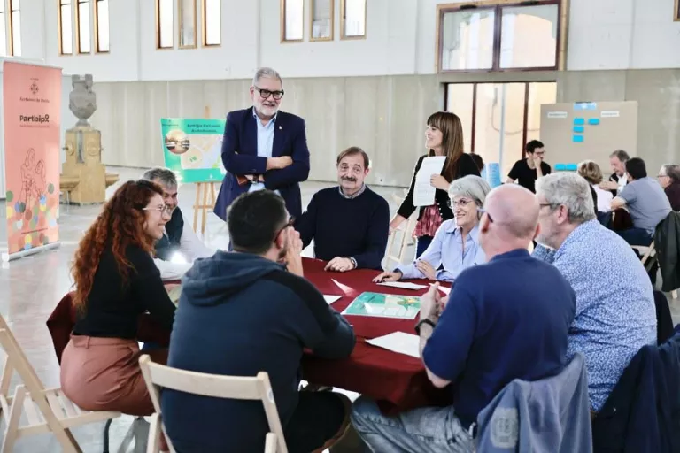 Una vintena de veïns participen en el primer taller Imaginem l'antiga estació d'autobusos de Lleida
