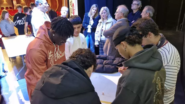 La jornada #JoVullSer reuneix un centenar de joves a Mollerussa
