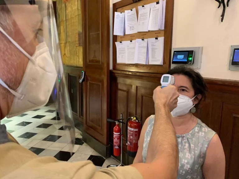 La Diputació de Lleida facilita termòmetres digitals als ajuntaments i consells comarcals