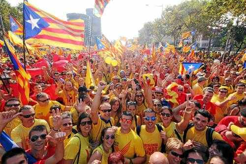 Una gegant 'V' humana crida a votar el 9-N com a única sortida per a Catalunya