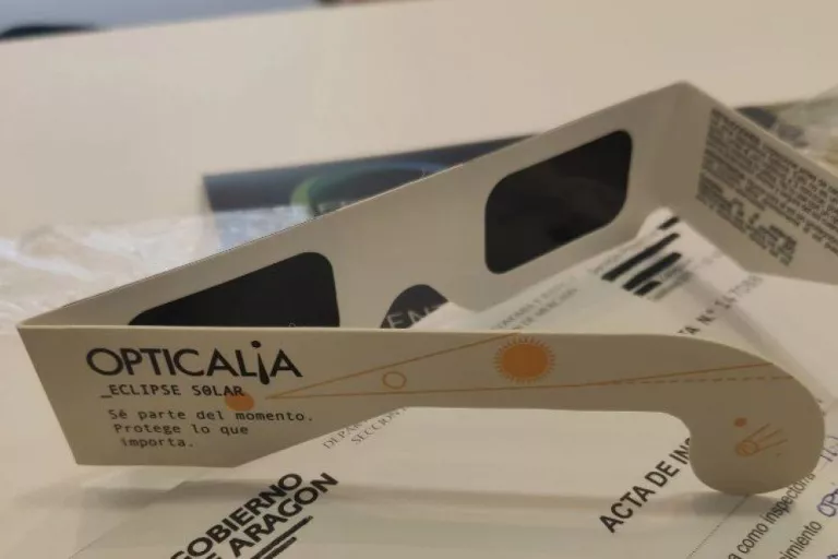 Retiren sis models d’ulleres per veure l’eclipsi per risc de lesions oculars