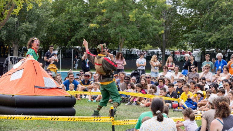 L’espectacle Banaba Flup, de StreetFools, guardonat amb el Premi a la Millor Estrena d’Arts de Carrer de FiraTàrrega 2025