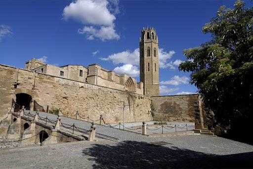 Recullen firmes per dignificar les víctimes empresonades a la Seu Vella