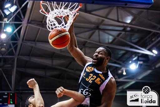 Shaquille, convocat per a dos partits amb les Bahames