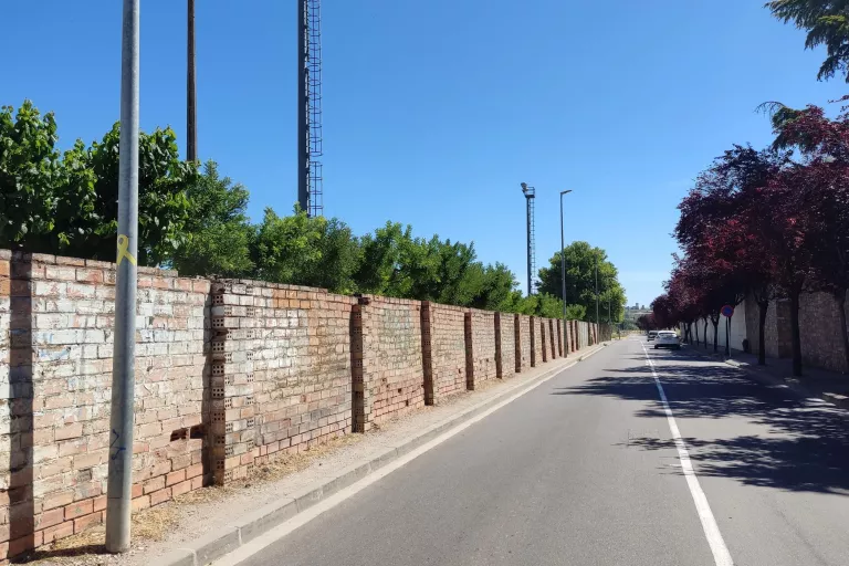Tàrrega dona llum verda al projecte per renovar el mur perimetral sud del camp de futbol