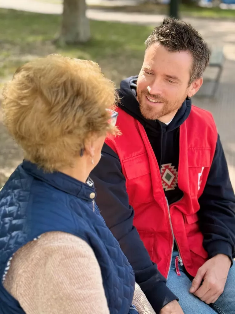 La Creu Roja atén a Lleida 95 persones grans per prevenir l’abús i el maltractament a la vellesa