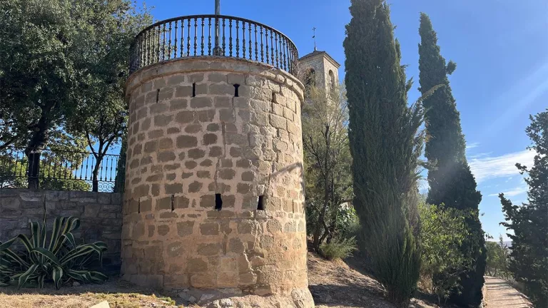 Llum verda a la restauració de dos torricons del Parc de Sant Eloi de Tàrrega
