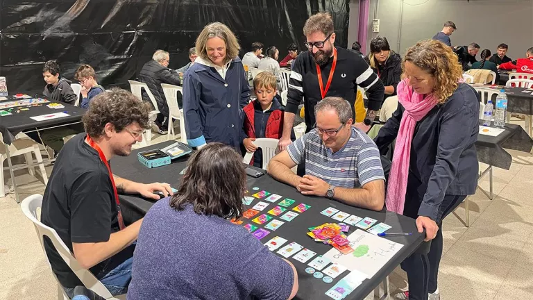 Els jocs de taula conquereixen Tàrrega amb el primer ‘Seu i Calla’