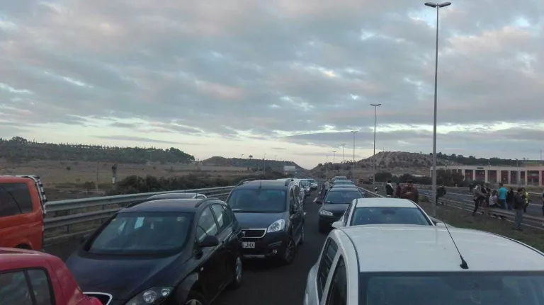 Les mobilitzacions per la vaga general 3O tallen l'autovia A2