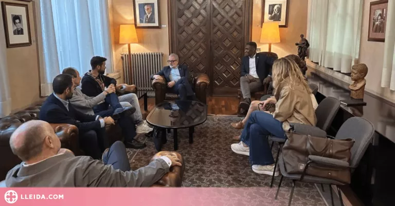 La Paeria rep als representants del projecte Atlètic Lleida Genuine
