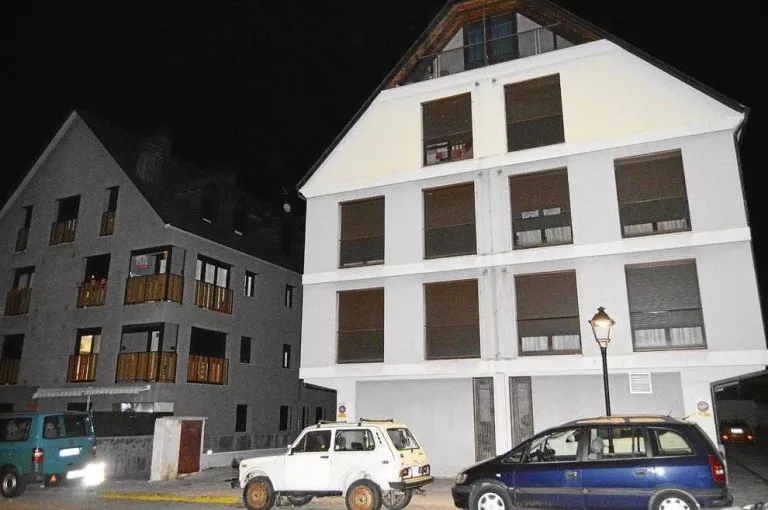 Troben el cadàver d'un home en un pis de l'avinguda Maladeta de Vielha