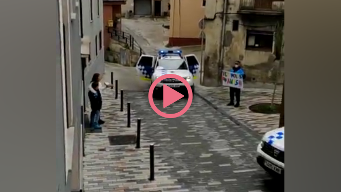 ⏯️ #VÍDEO | Policia de la Seu d'Urgell felicita l'aniversari a dos infants des del cotxe patrulla