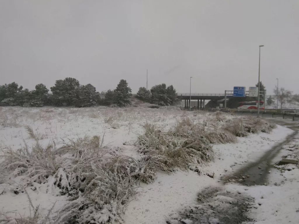 Alerta a tot el territori per la neu, que obliga a usar cadenes a 35 carreteres de Lleida