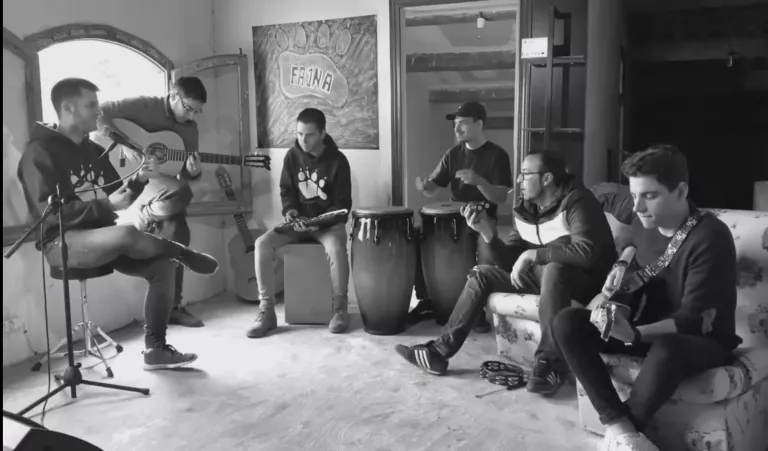 Fa1na o com gaudir fent música