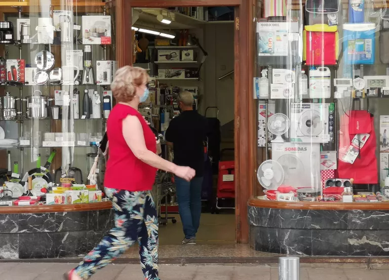 Confusió entre comerciants i hostalers davant la incertesa d'un confinament més dur al Segrià