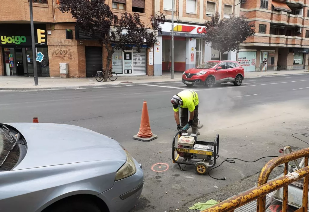 Comença l'habilitació d'un nou pas de vianants amb semàfors al barri del Clot de Lleida