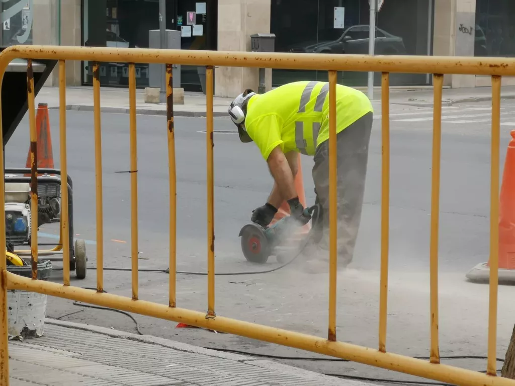 Comença l'habilitació d'un nou pas de vianants amb semàfors al barri del Clot de Lleida