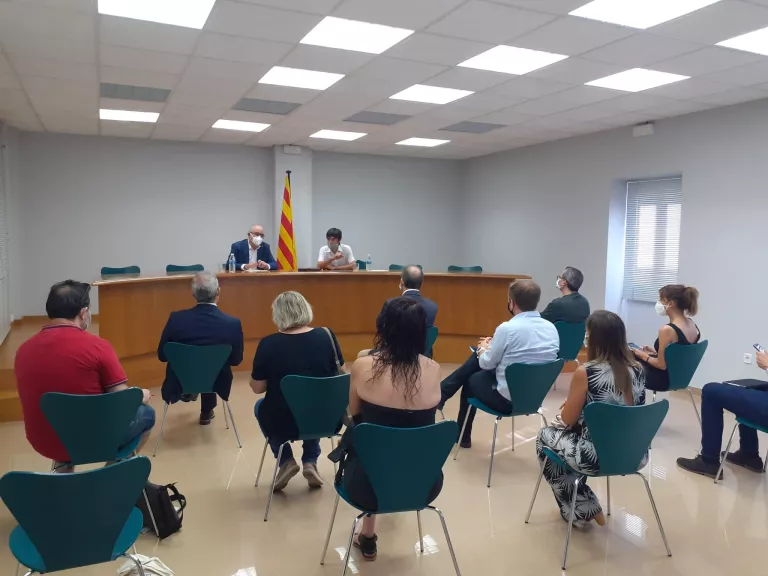 El conseller d'Educació visita el terreny on s'efectuaran les obres de l'Escola Arnau Berenguer al Palau d'Anglesola