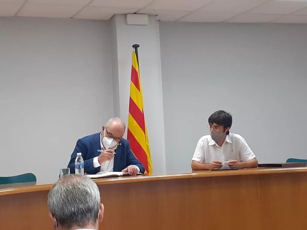 El conseller d'Educació visita el terreny on s'efectuaran les obres de l'Escola Arnau Berenguer al Palau d'Anglesola