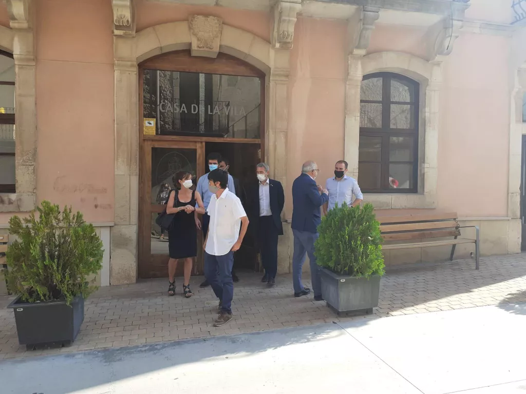El conseller d'Educació visita el terreny on s'efectuaran les obres de l'Escola Arnau Berenguer al Palau d'Anglesola