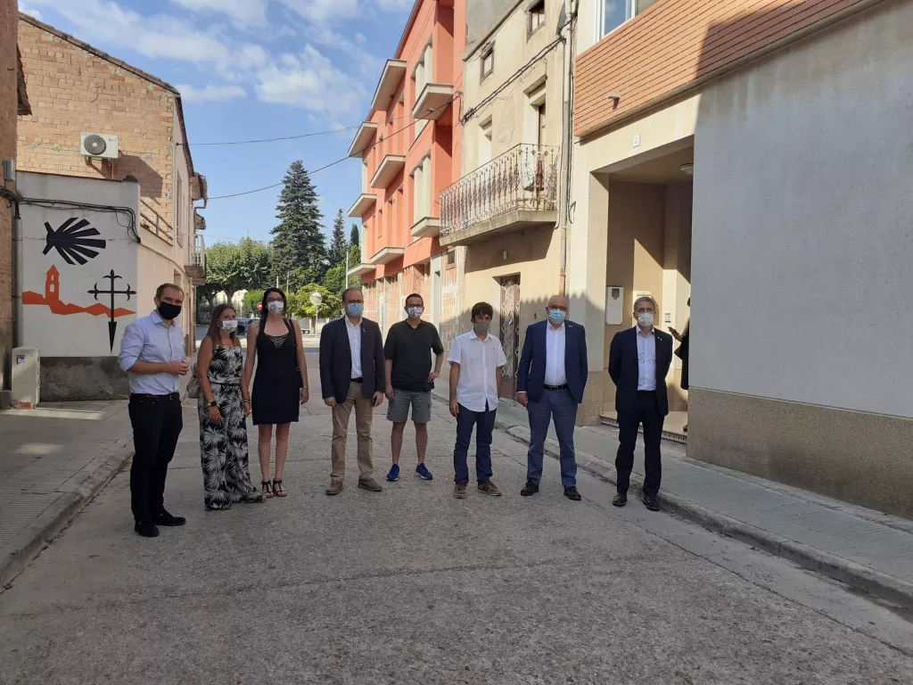 El conseller d'Educació visita el terreny on s'efectuaran les obres de l'Escola Arnau Berenguer al Palau d'Anglesola