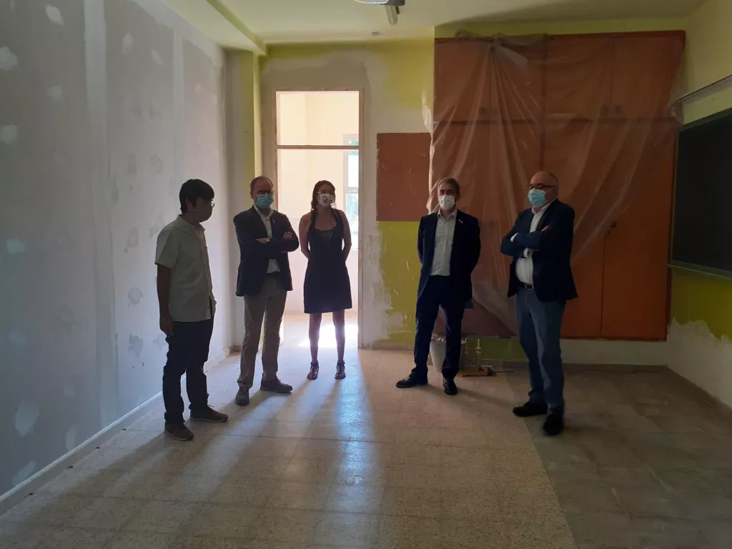 El conseller d'Educació visita el terreny on s'efectuaran les obres de l'Escola Arnau Berenguer al Palau d'Anglesola