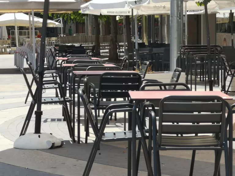 Hostaleria de Lleida recorre al TSJC el tancament de l'interior dels bars i restaurants del Segrià