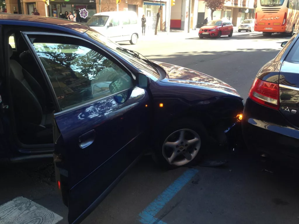 ⏯️ Forta col·lisió entre dos vehicles a Príncep de Viana