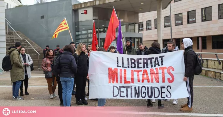 ⏯️ Concentració davant dels jutjats de Lleida per donar suport als 6 militants d'Arran detinguts