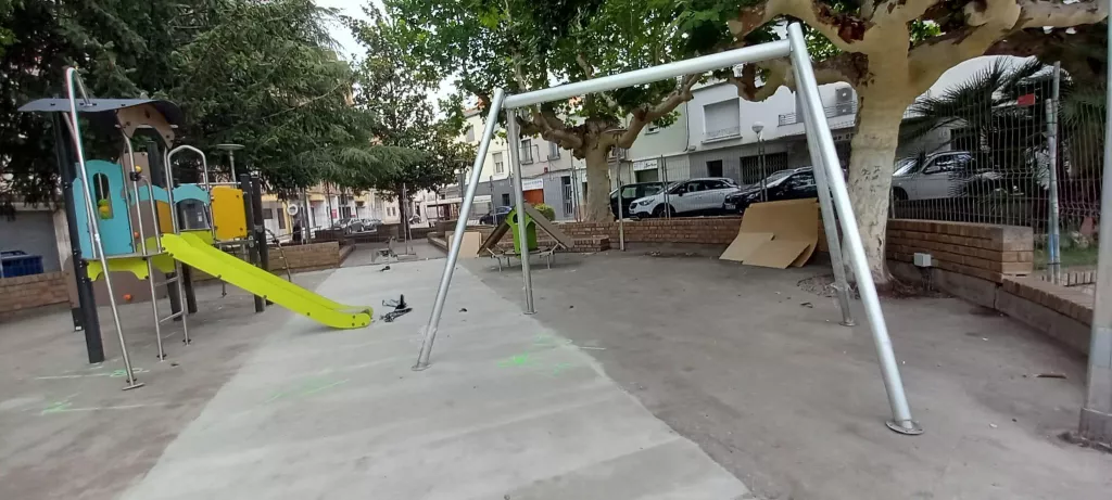Bellpuig inverteix més de 27.000 euros en la renovació del parc infantil de la plaça Ramon Folch