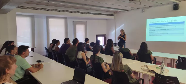 Sessió de sensibilització lingüística pel monitoratge d’estiu i arrencada del projecte Engres’cat a Balaguer