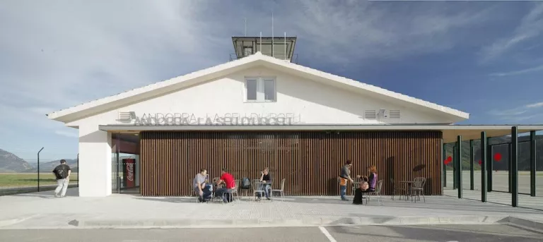L’aeroport Andorra-La Seu incorporarà una connexió amb París en el nou concurs de rutes aèries