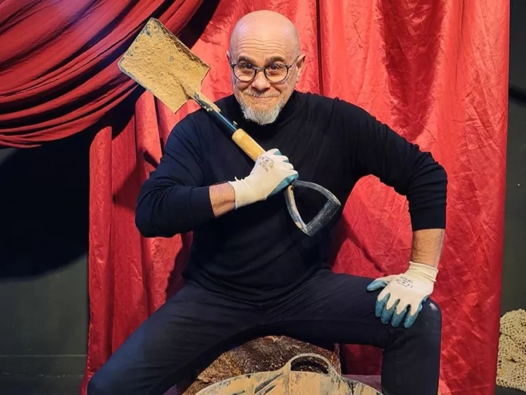 L’humorista Xavi Castillo torna a Tàrrega amb la peça de sàtira “El Ventorro”